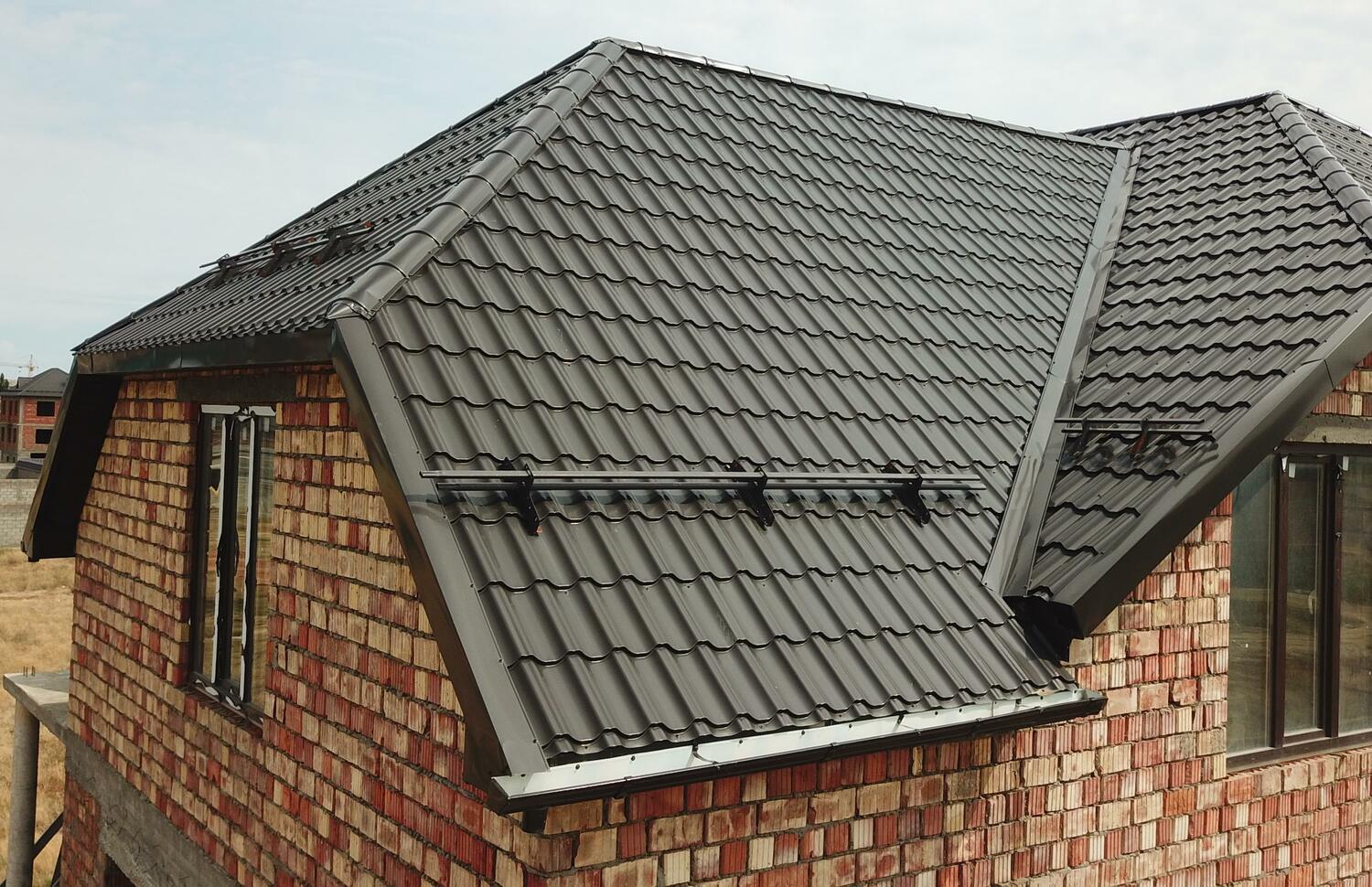 Монтаж металлочерепицы 